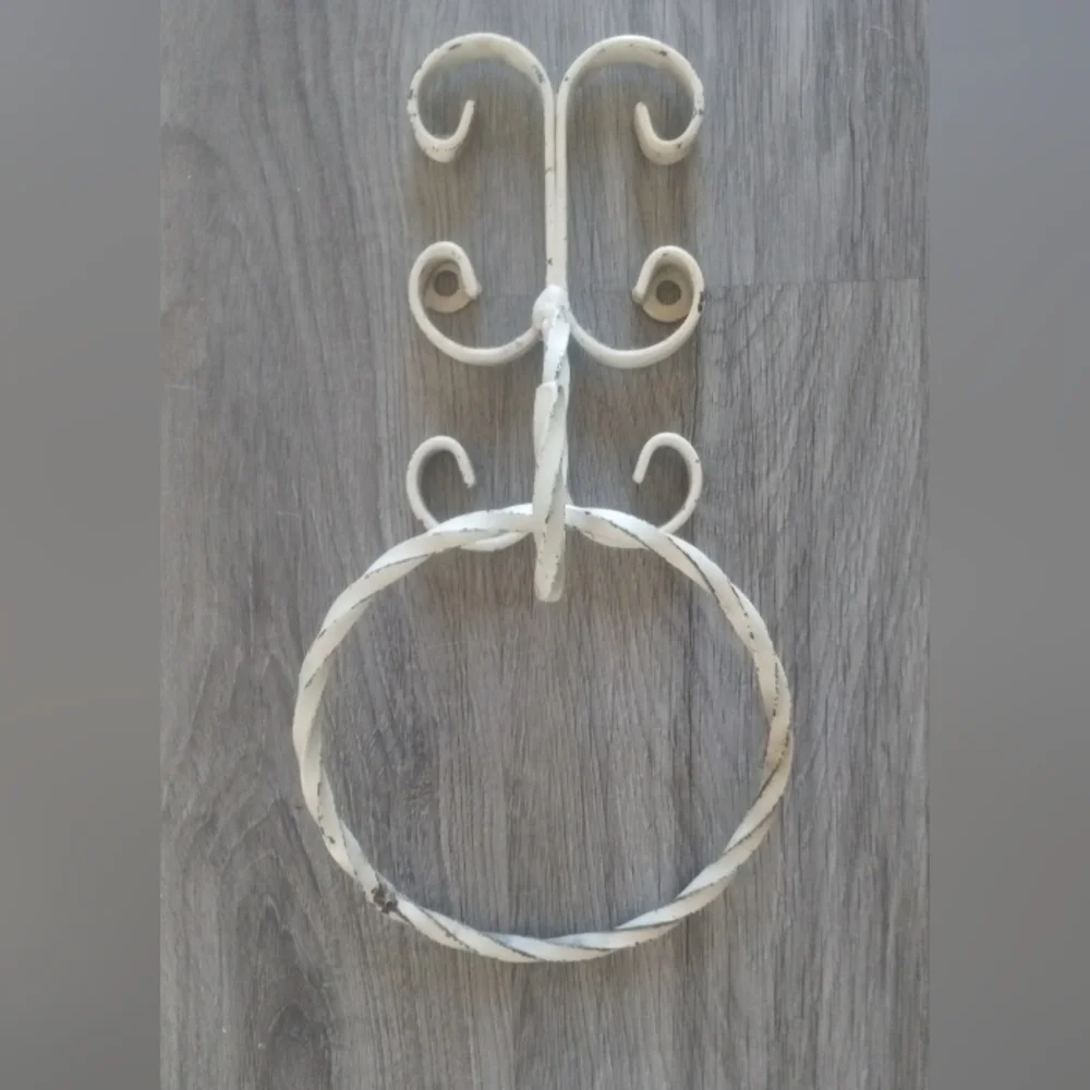 Vintage-Style White Distressed Metal Wall Hook Ring